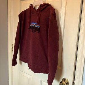 Hooded sweatshirt with pockets